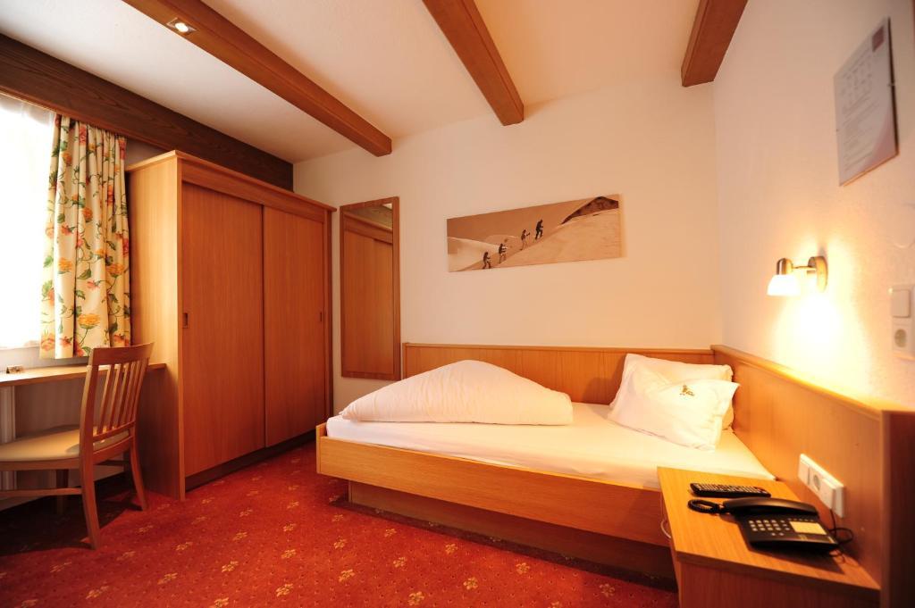 Hotel Toni Гальтюр Экстерьер фото