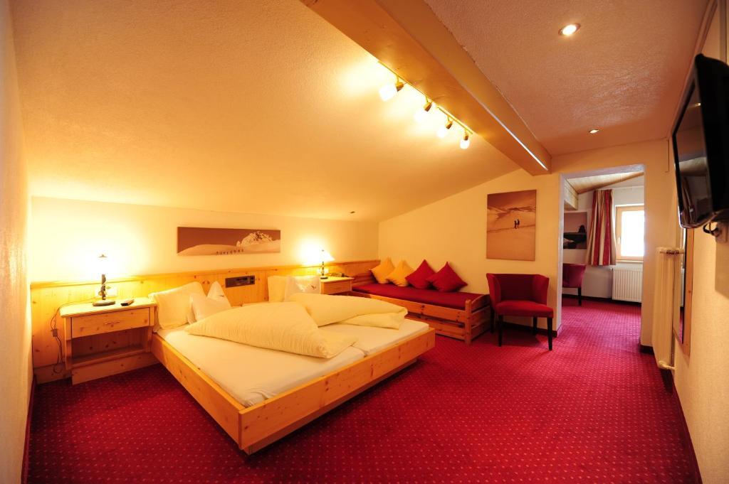 Hotel Toni Гальтюр Экстерьер фото