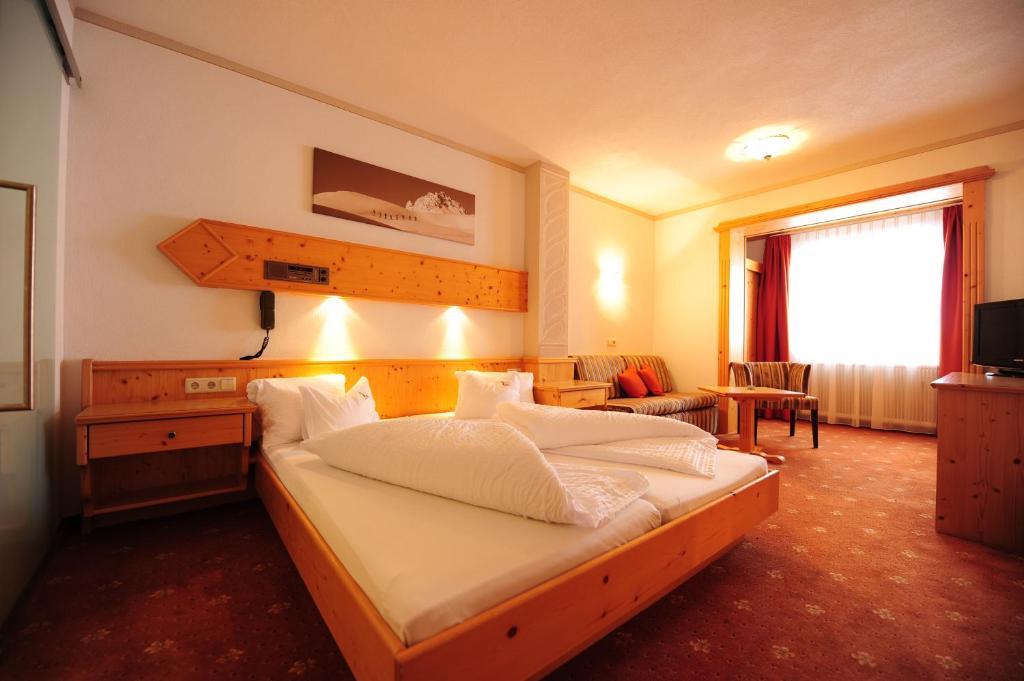Hotel Toni Гальтюр Экстерьер фото