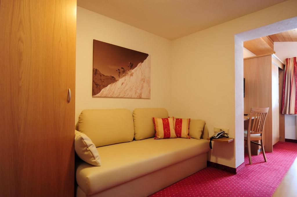 Hotel Toni Гальтюр Экстерьер фото