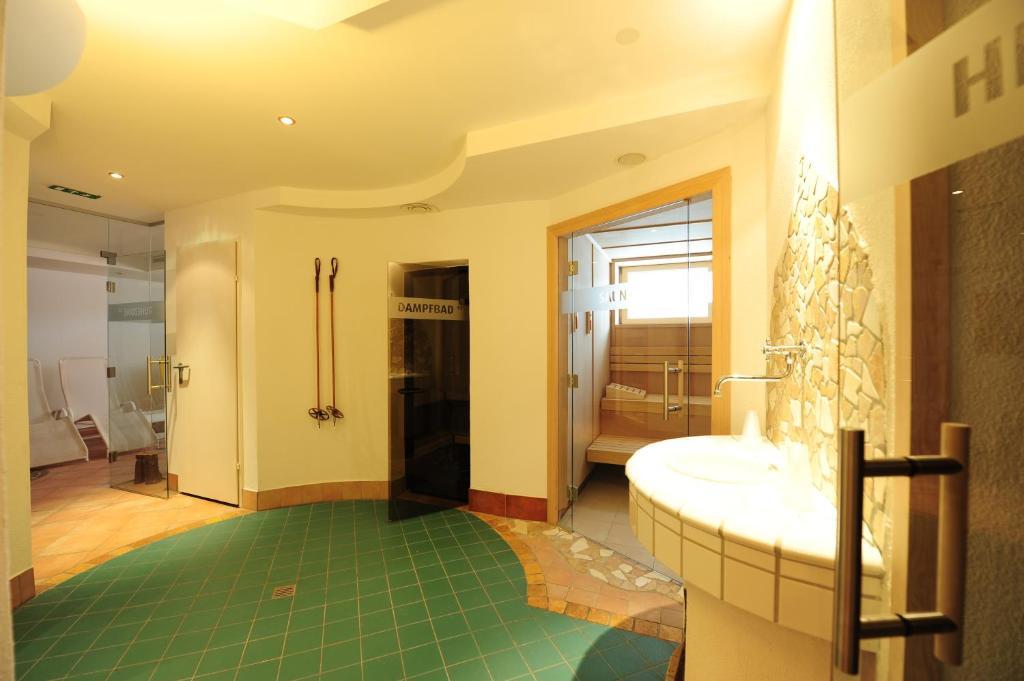 Hotel Toni Гальтюр Экстерьер фото